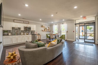 The Gallery Apartments in Carmel, IN - Foto de edificio - Interior Photo