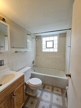 1335 Abbott Dr, Unit 2 in Elgin, IL - Building Photo - Building Photo