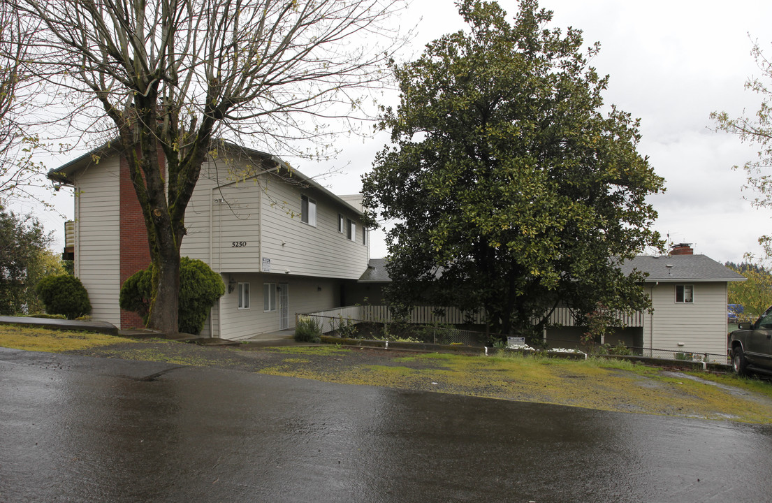 5250 Amy St W in West Linn, OR - Building Photo