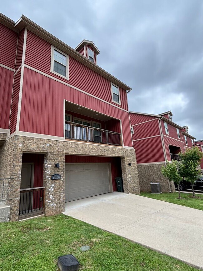 property at 2826 W Blackstone Crossing