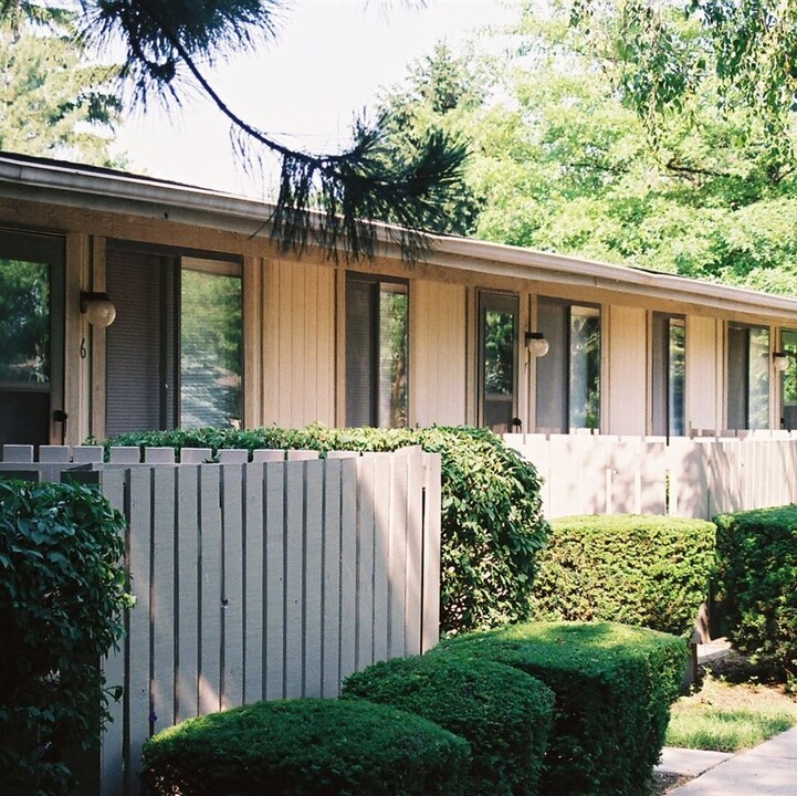 Garden Court Apartments in Monroe, MI - Foto de edificio