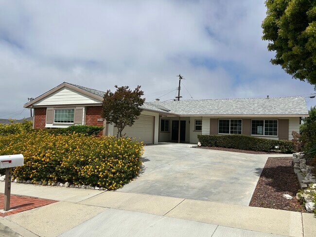 6919 Grovespring Dr in Rancho Palos Verdes, CA - Building Photo - Building Photo