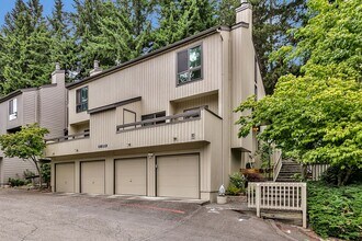 10854 NE 35th Pl in Bellevue, WA - Building Photo - Building Photo