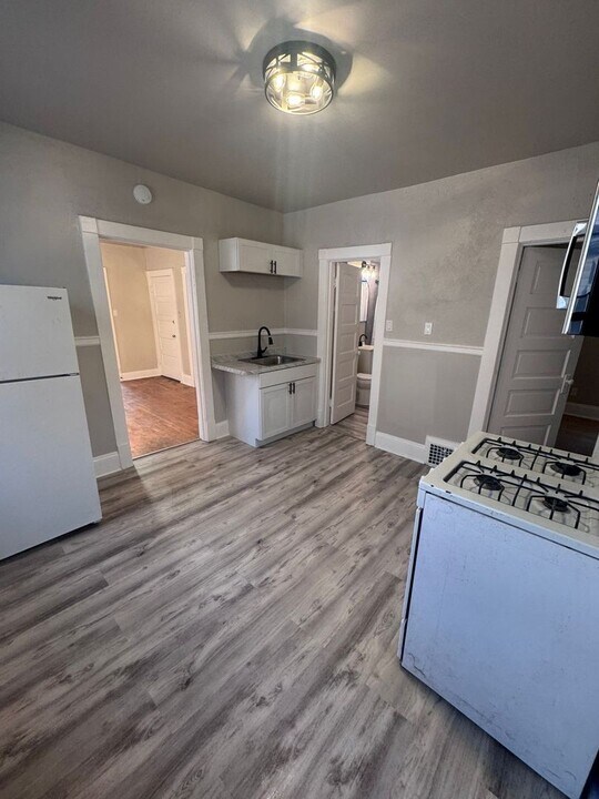 1824 N Warren Ave in Milwaukee, WI - Building Photo