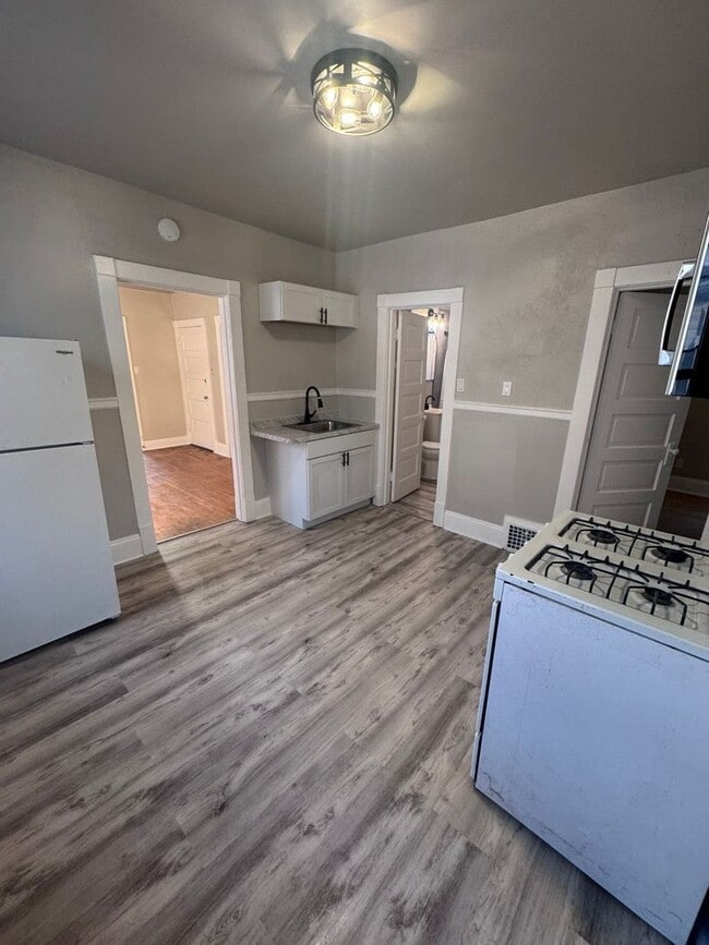 property at 1824 N Warren Ave