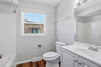 836 Greenwood Ct in Oshkosh, WI - Building Photo - Building Photo