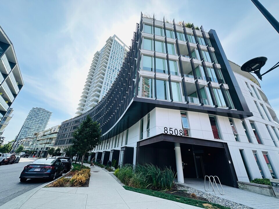 3438 Sawmill Cres in Vancouver, BC - Building Photo