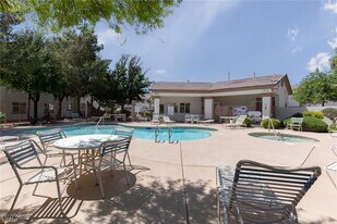 5650 E Sahara Ave in Las Vegas, NV - Building Photo