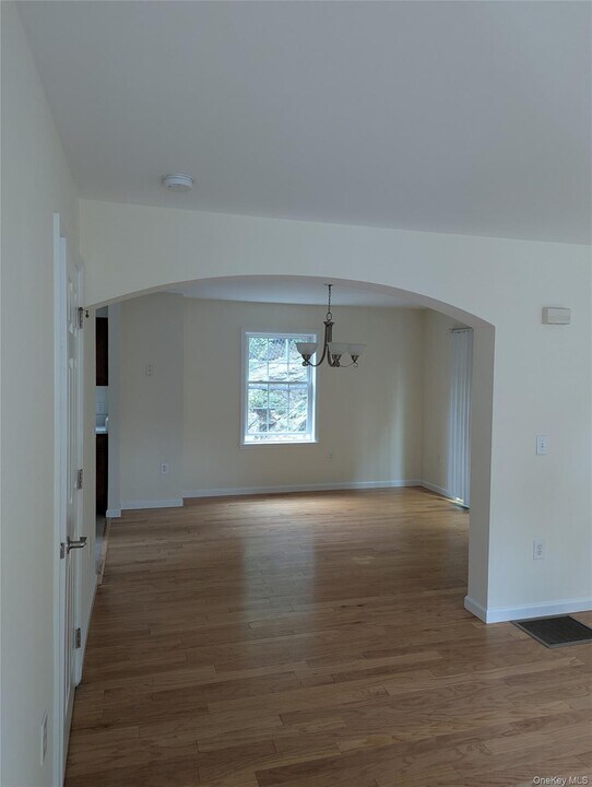 126 Nethermont Ave in White Plains, NY - Building Photo