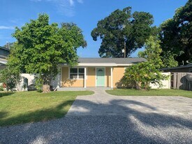 2619 Miriam St S in Gulfport, FL - Building Photo