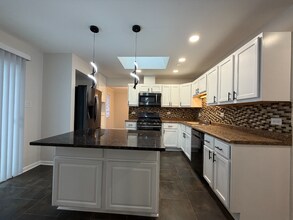 3325 192nd Pl in Lansing, IL - Foto de edificio - Building Photo