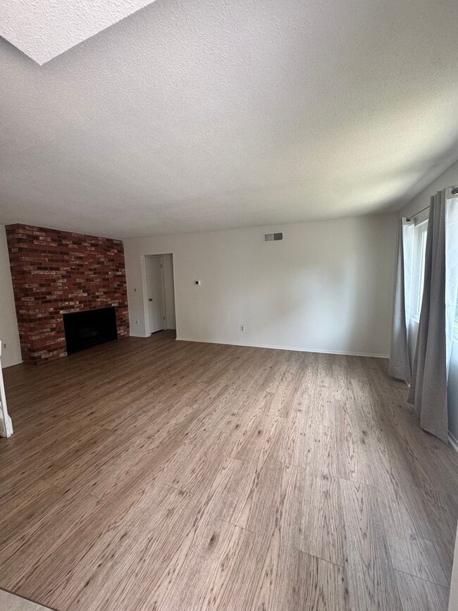 2210-2212 E Avalon Ave in Santa Ana, CA - Building Photo - Building Photo