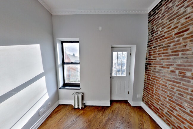 279 E 10th St, Unit 16 in New York, NY - Building Photo - Building Photo