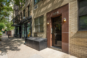 339 E 65th St in New York, NY - Building Photo - Building Photo