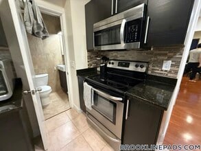 1203 Beacon St, Unit 6 in Brookline, MA - Foto de edificio - Building Photo