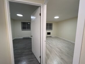 76 Base Line Rd W in London, ON - Building Photo - Building Photo