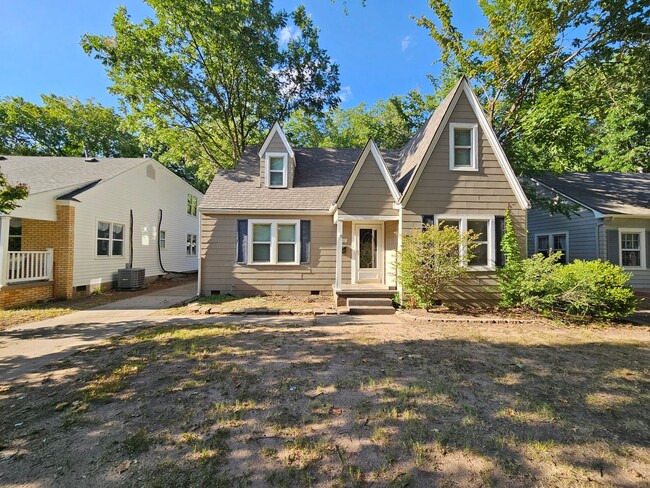 property at 619 Boyd St