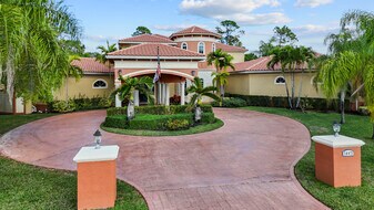 14471 Paddock Dr in Wellington, FL - Building Photo