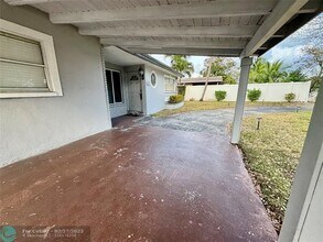 221 NE 24th St in Pompano Beach, FL - Building Photo - Building Photo