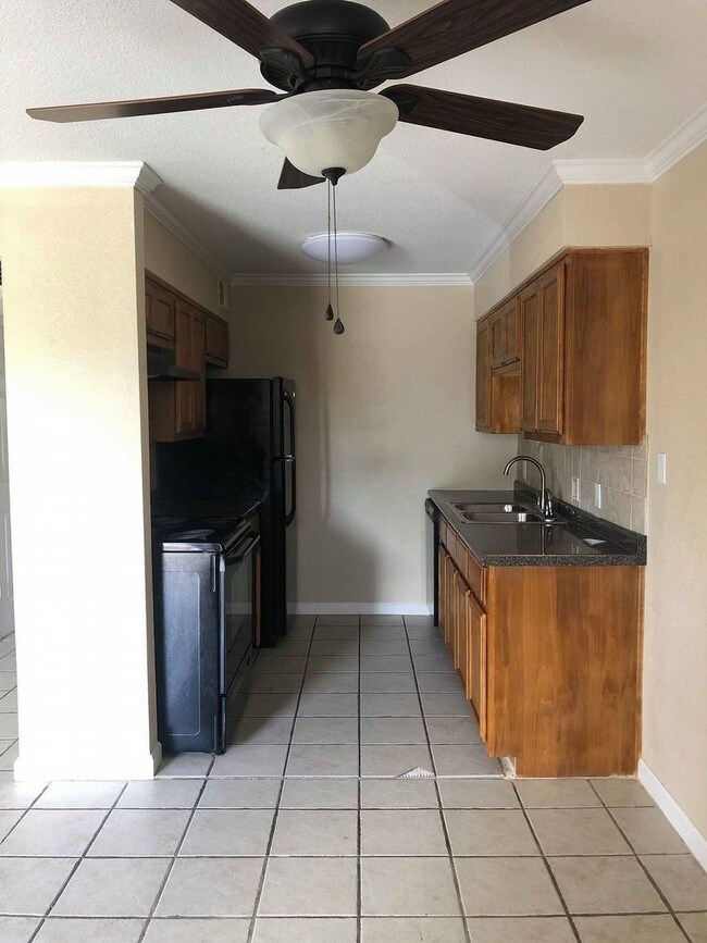 1924 Avenue H-Unit -14 in Nederland, TX - Building Photo - Building Photo