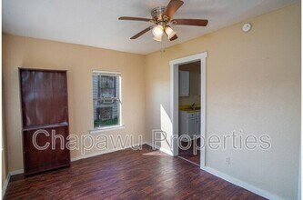 819 Larry St in San Antonio, TX - Building Photo - Building Photo