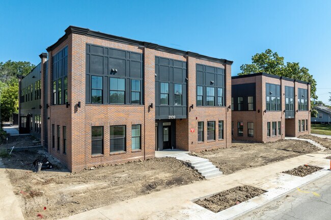 Forest Ave - Luxury Off-Campus Housing! in Des Moines, IA - Foto de edificio - Building Photo