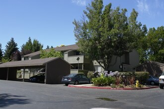 Baywood Villas in Fremont, CA - Foto de edificio - Building Photo