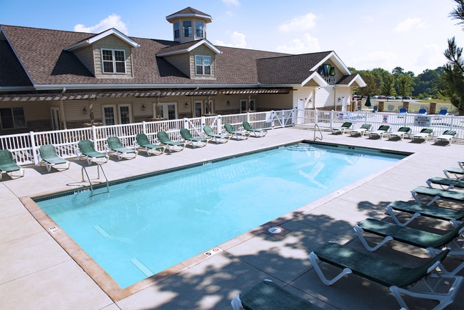 The Peaks at Water's Edge in Cuyahoga Falls, OH - Building Photo - Building Photo