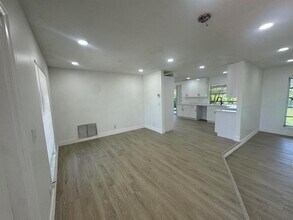 6260 SW 6th St in Margate, FL - Building Photo - Building Photo