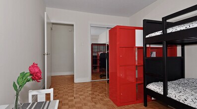 1286 Islington Ave in Toronto, ON - Building Photo - Building Photo