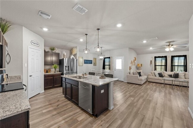 7009 Llano Dr in China Spring, TX - Building Photo - Building Photo