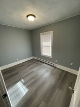105 Clarendon St, Unit 3 in Fitchburg, MA - Building Photo - Building Photo