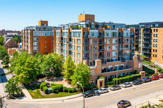 Sienna Court Condominium in Evanston, IL - Building Photo - Building Photo