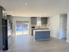 9900 Dominican Dr in Cutler Bay, FL - Building Photo - Building Photo