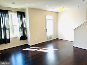 13817 Byrne Park Dr in Clarksburg, MD - Building Photo - Building Photo