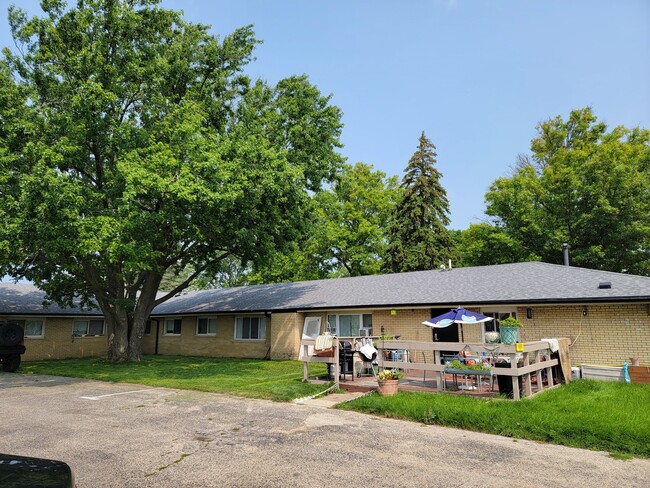 908 Greenbrier Rd in Dekalb, IL - Foto de edificio - Building Photo