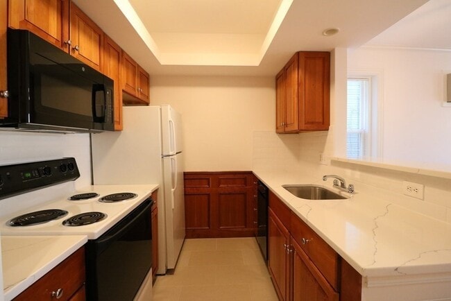 30 Upland Rd in Cambridge, MA - Building Photo - Building Photo