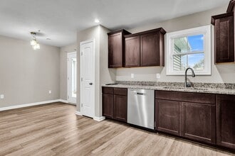 648 N College St in Carlisle, PA - Building Photo - Building Photo