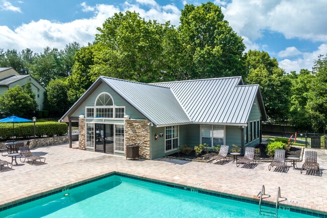 Goldelm at The Views in Asheville, NC - Foto de edificio - Building Photo