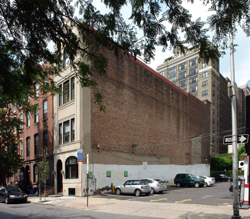 1519 Pine St in Philadelphia, PA - Building Photo