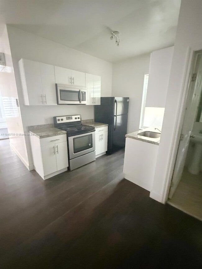 337 SW 10th Ave in Miami, FL - Building Photo - Building Photo