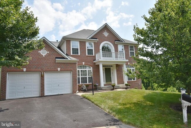 8223 Edge Hill Ln