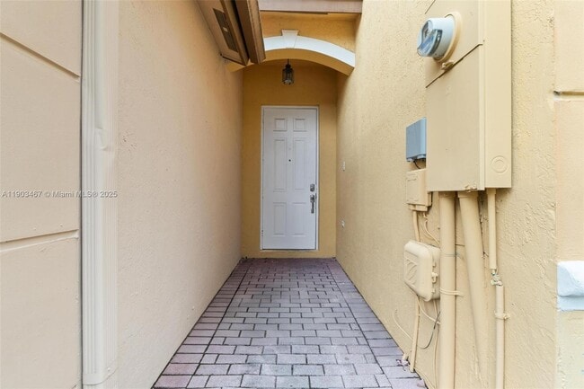 8394 NW 113th Path in Doral, FL - Building Photo - Building Photo
