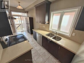 35 White Spruce Crescent in Vaughan, ON - Building Photo - Building Photo