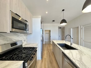 6340 W Belmont Ave, Unit 304 in Chicago, IL - Building Photo - Building Photo