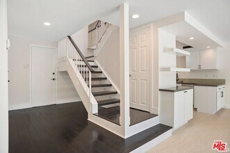 2570 Calle Abedul in Thousand Oaks, CA - Building Photo - Building Photo