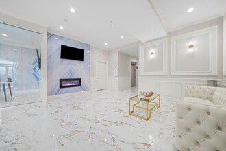 Premier Luxury Apartments in Franklin Park, IL - Foto de edificio - Building Photo