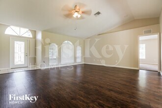 2166 Boca Chica Ave in North Port, FL - Foto de edificio - Building Photo