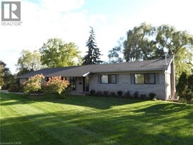 7 Bayview Ave in Hamilton, ON - Building Photo