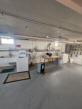 N87W16564 Appleton Ave.(6 Unit) in Menomonee Falls, WI - Foto de edificio - Interior Photo